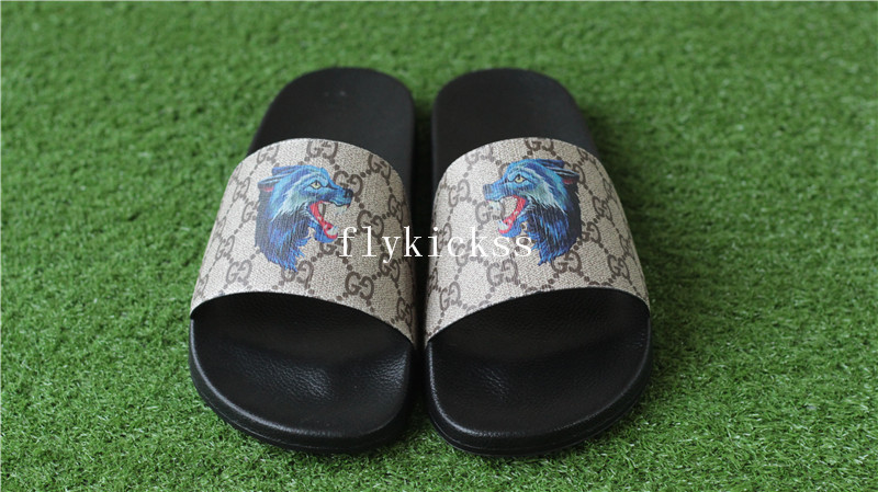 GC Slipper Wolf Pattern